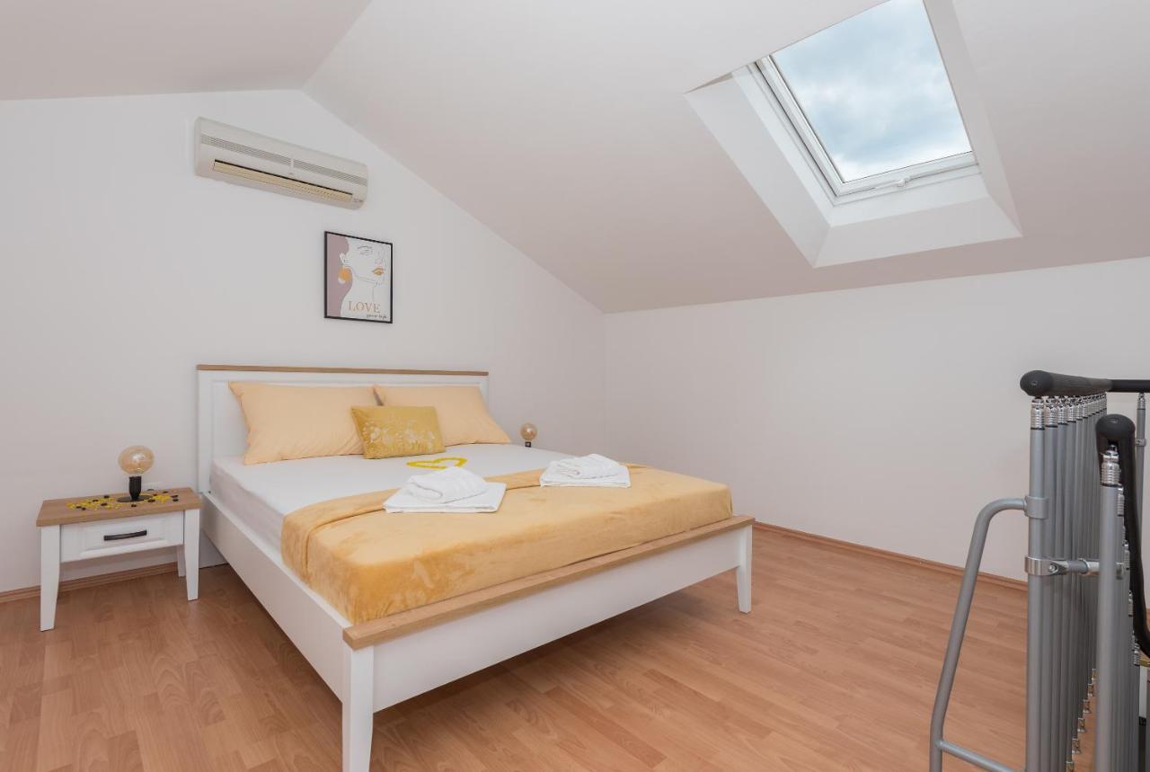 Deluxe 3 Bedroom Apartment With Sea View Baska Voda Exterior photo